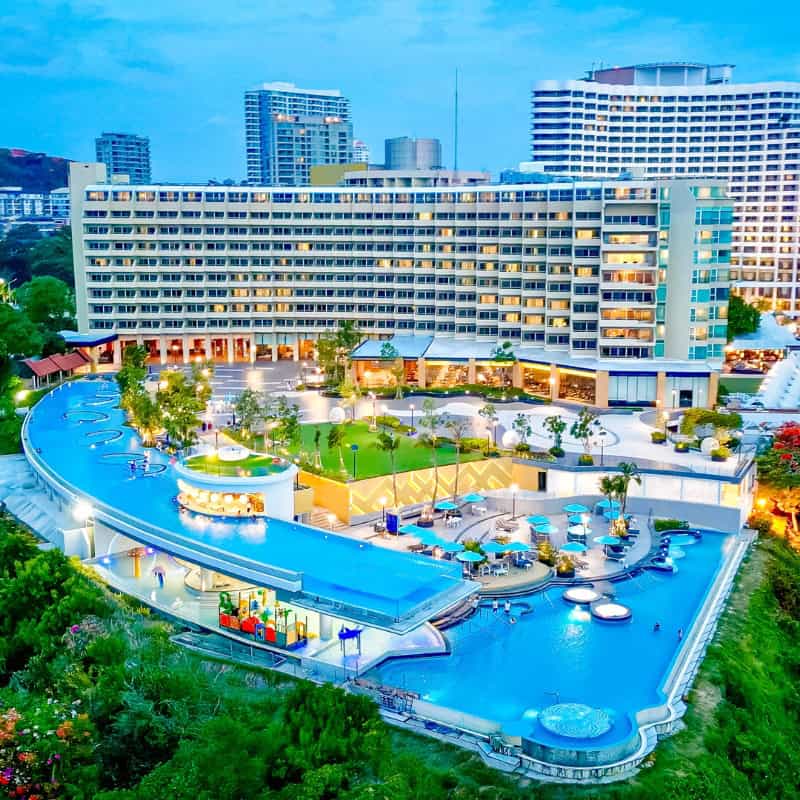 5-star pattaya hotels at dusk